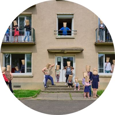 Spectacle : Ces gens qui vivent trop près de moi